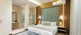 Topaz Hotel Suites