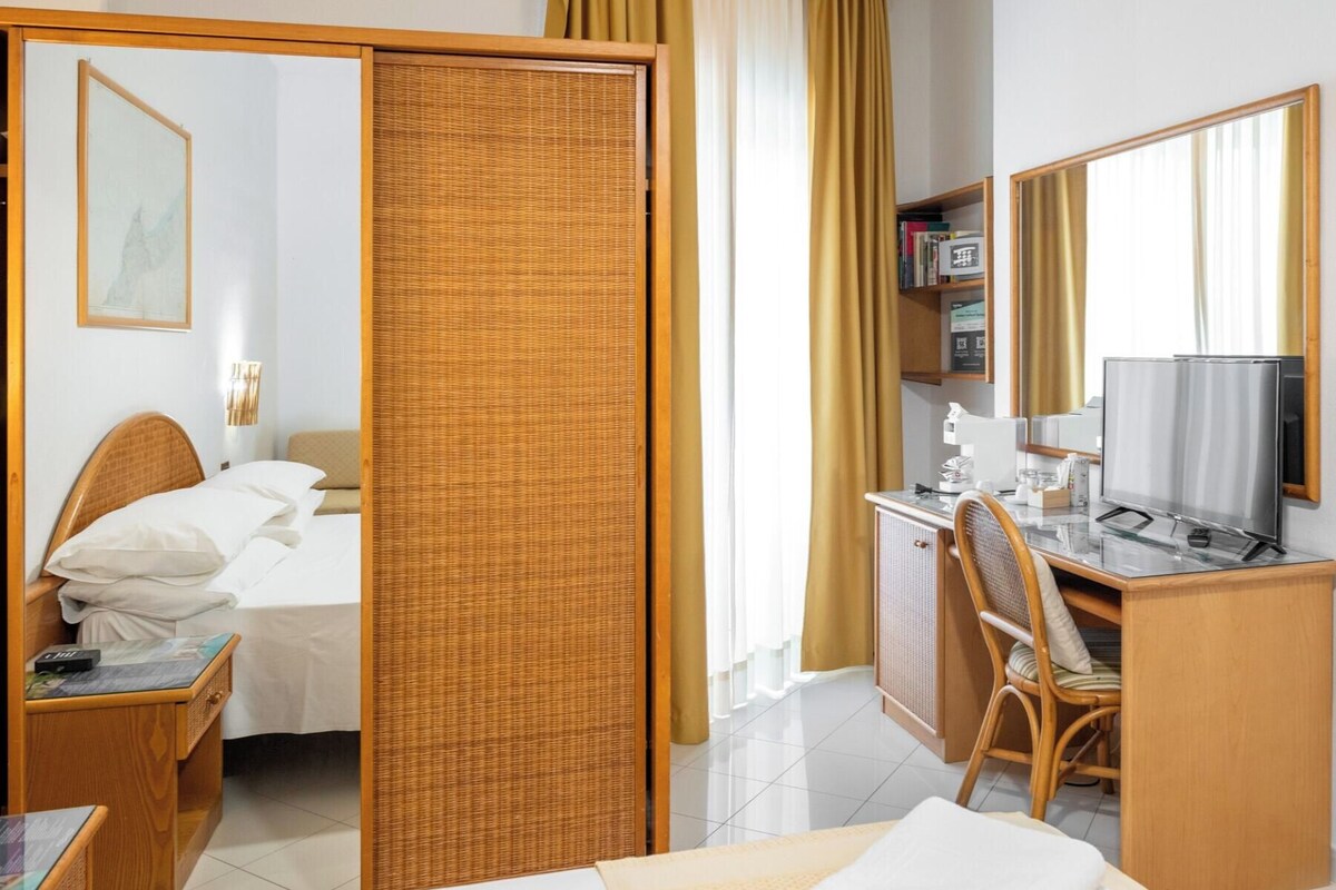 Minibar, safe på rommet og wi-fi (inkludert)