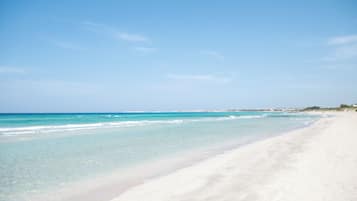 Vista para praia/oceano