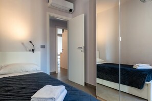 2 bedrooms, iron/ironing board - GuestHost - La Romantica - Lovely Apt with Terrace (Naxos)