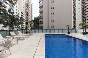Outdoor pool, open 8:00 AM to 8:00 PM, sun loungers - Victoria Place By HX - Soft Opening (São Paulo)