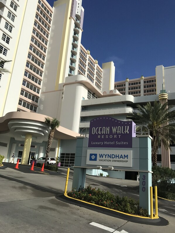 Exterior - 1BR SUITE Wyndham Ocean Walk / No Balcony (Daytona Beach)