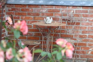 Property grounds - Charming apartment by the stables with a great terrace to relax on (Salzwedel)