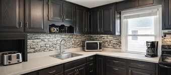 Relaxing 2BR Home • Massage Shower • Near Lake