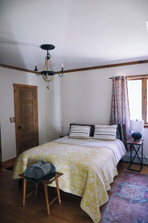 Internet, bed sheets - Secluded country house with 4 bedrooms • 2 Hours from NYC • Pond Access (Catskill)
