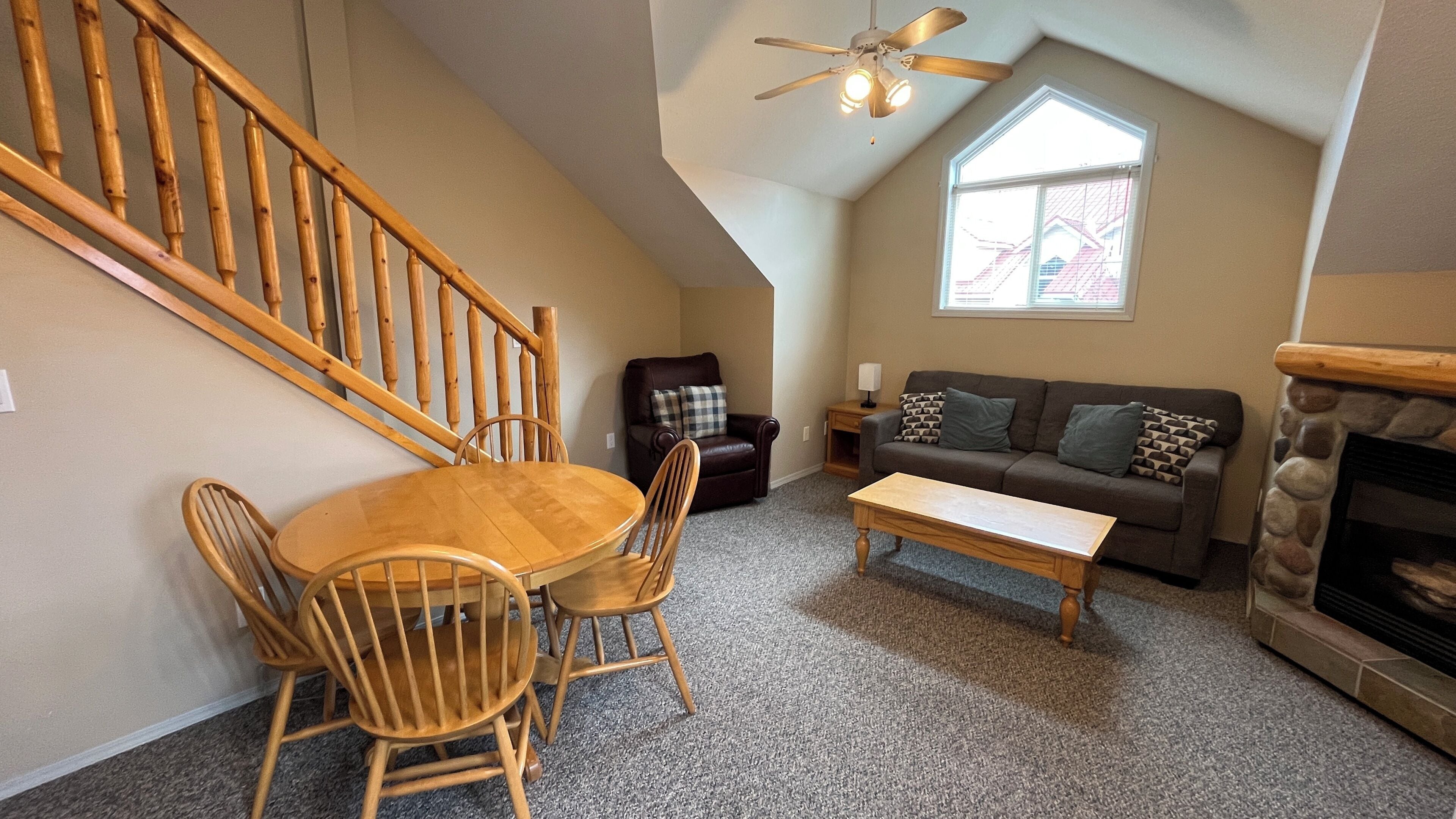 Smart TV, fireplace