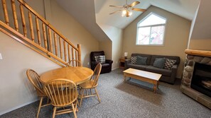 Smart TV, fireplace - Loft Condo w/ Deck, River Views & Fireplace (Fernie)