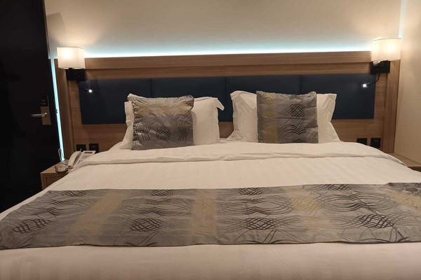 In-room safe, iron/ironing board, free WiFi