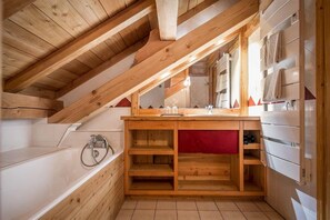 Bathroom - Chalet in Village With Bars and Shops Nearby (Huez)
