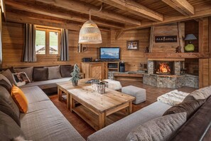 Chalet | Living room - Chalet in Village With Bars and Shops Nearby (Huez)