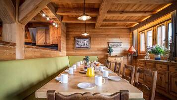 Chalet | Dining