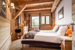 Chalet - Chalet in Village With Bars and Shops Nearby (Huez)