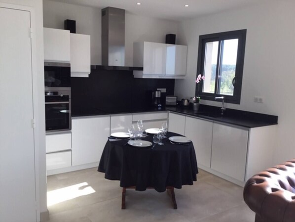 Private kitchen - House on the Les Vigiers golf course (Monestier)