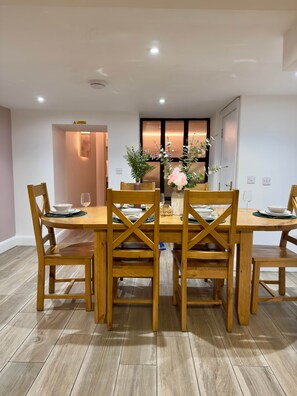 Dining - Eyre Square Centre Apartment with Hot Tub (Galway)