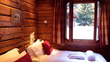 4 bedrooms, bed sheets