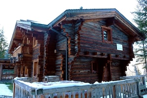 A log cabin with a balcony, a window, and a sign indicating it is a hotel. - Chalet in La Tania Near Ski Slopes (Courchevel)