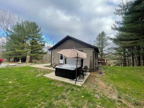 Terrace/patio - 2-Story Cozy Pinehill Hideaway in Ashland/Mifflin with AC & Hot Tub! (Ashland)