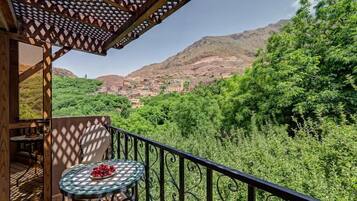 Double Room, Balcony, City View | Outdoor dining
