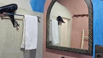 Double or Twin Room, Balcony, City View | Bathroom