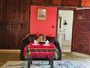 Superior Double or Twin Room, Balcony, City View | Interior