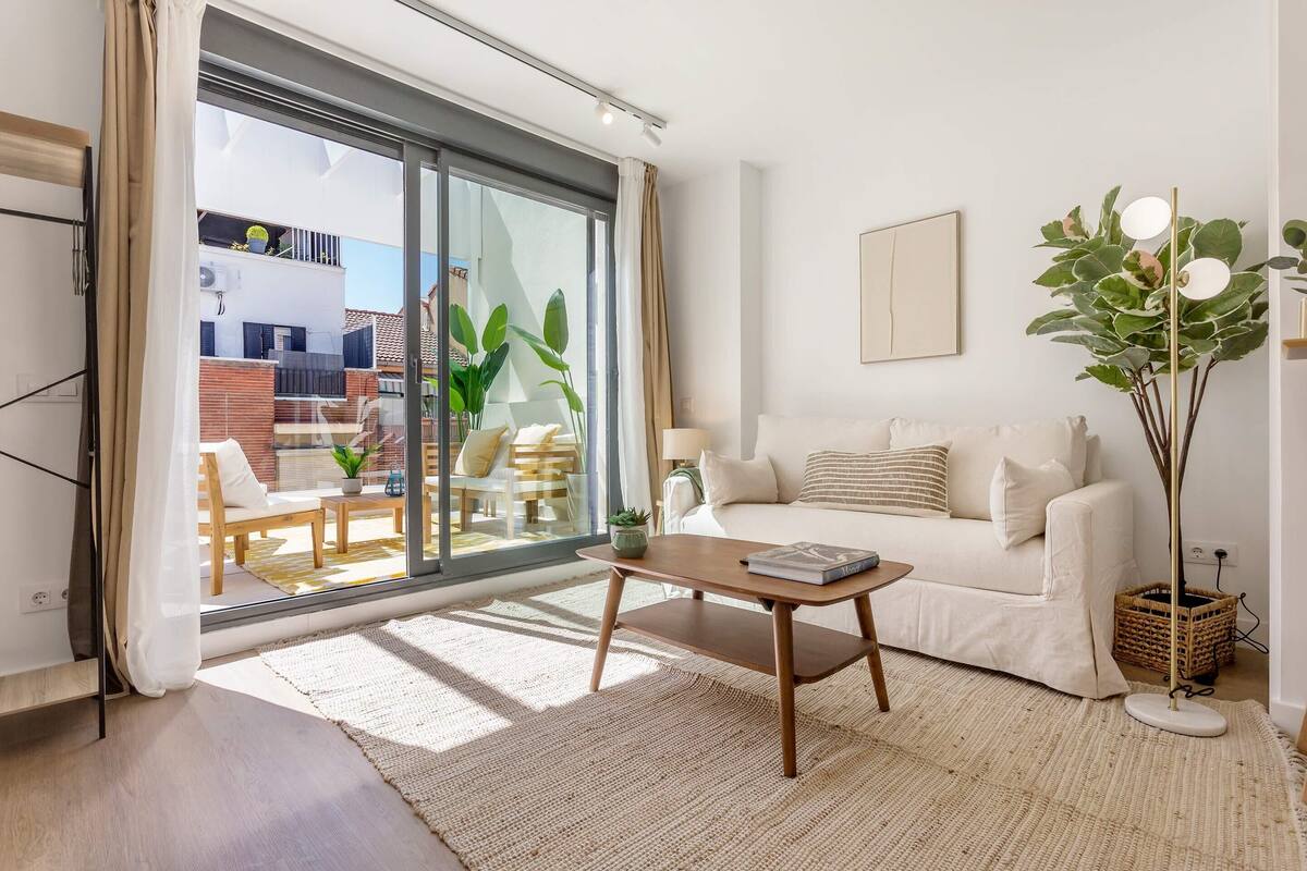 อพาร์ทเมนท์ (1 Bedroom) | บริเวณนั่งเล่น | สมาร์ททีวี 52 นิ้ว พร้อมช่องดิจิตอล