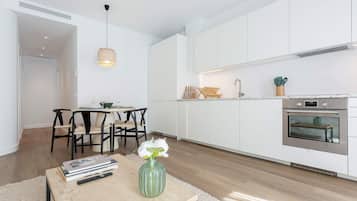 Apartemen (2 Bedrooms) | Dapur pribadi | Lemari es, microwave, oven, dan kompor