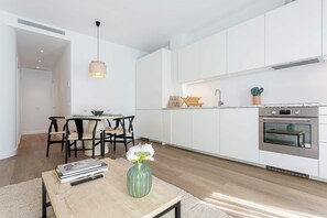 Apartment (2 Bedrooms) | Eigene Küche | Kühlschrank, Mikrowelle, Ofen, Herdplatte