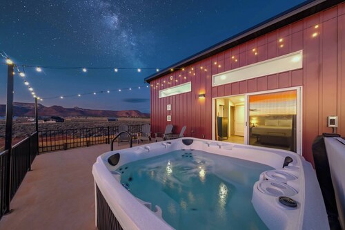 Kanab Desert Escape | Hot Tub, Views & Stargazing