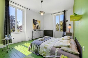WiFi, bed sheets
