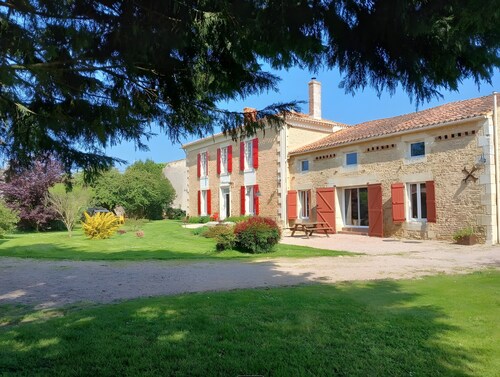Bed and Breakfast 'La Baritaudière - Suite Kiwi' with Shared Garden and Wi-Fi