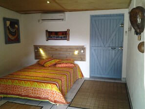 2 bedrooms, desk, iron/ironing board, travel cot - Charming accommodation in Gosier, 5 minutes from the beaches (Le Gosier)