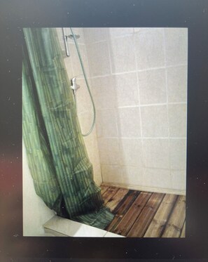Shower, hair dryer, towels, toilet paper - Charming accommodation in Gosier, 5 minutes from the beaches (Le Gosier)