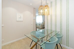 Dining - GuestReady - Charming beachside Valencia apartment (Valencia)