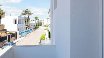 Doppelzimmer, Balkon | Minibar, Zimmersafe, kostenloses WLAN