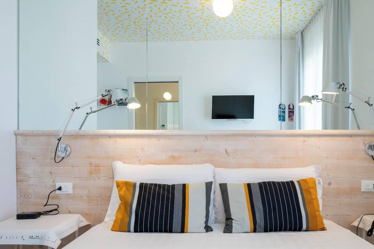 Minibar, in-room safe, free WiFi