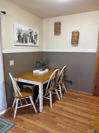 Dining. Cozy Haven on 96!