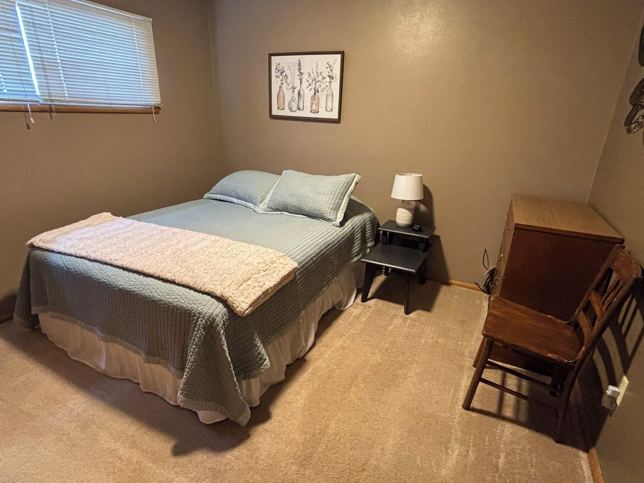 Iron/ironing board, free WiFi, bed sheets