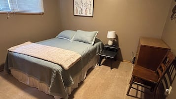 Iron/ironing board, free WiFi, bed sheets