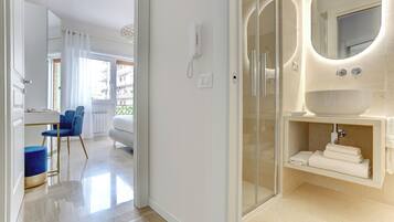 Comfort Apartment, 2 Bedrooms, Balcony, City View