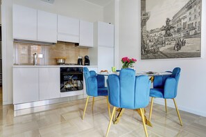 Comfort-lejlighed - 2 soveværelser - balkon - byudsigt | Spiseområde