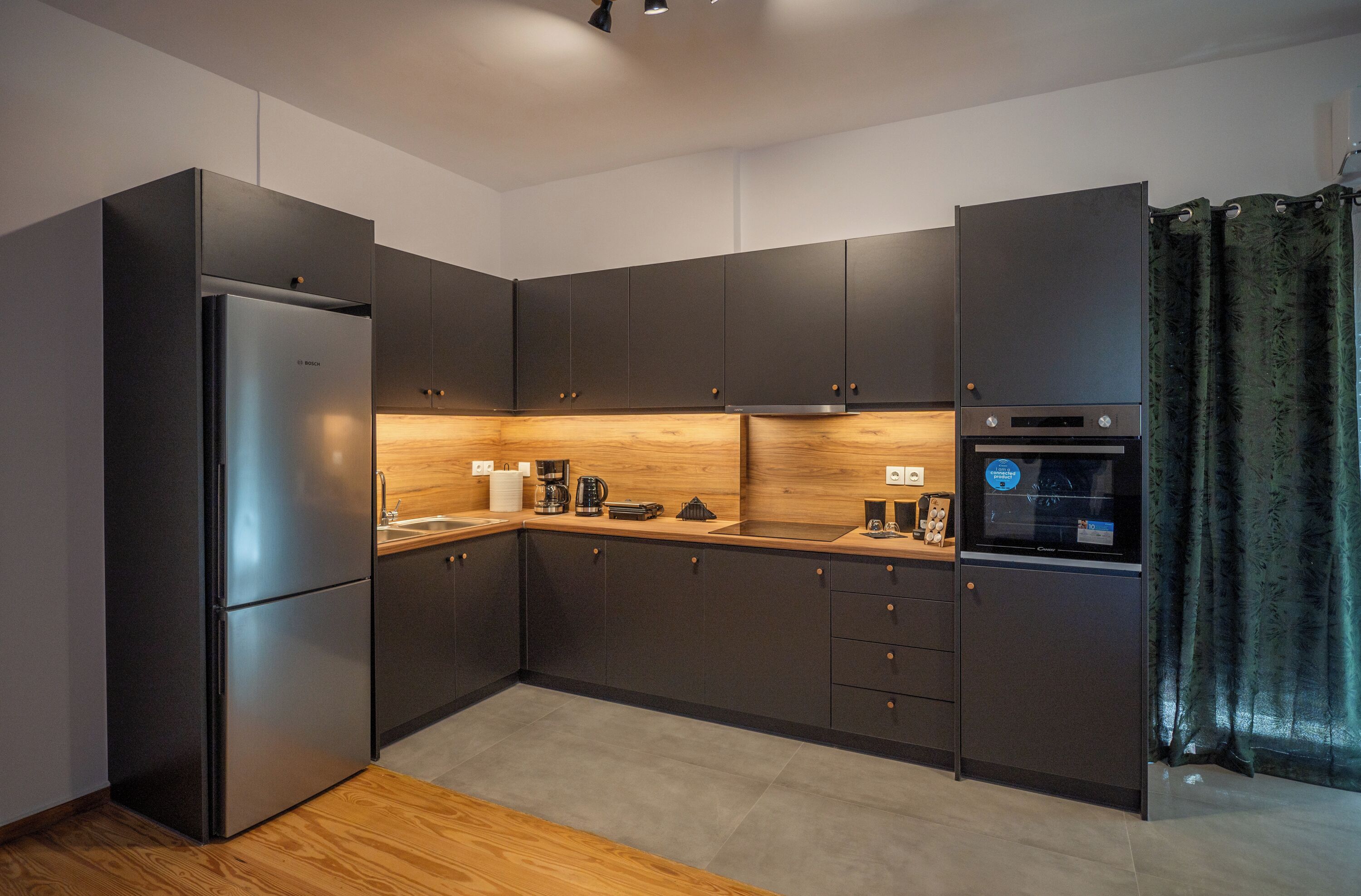 Studio Supérieur, vue cour intérieure | Cuisine privée