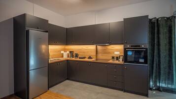 Studio Supérieur, vue cour intérieure | Cuisine privée