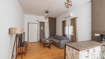 Suite Deluxe, vue cour intérieure | Coin séjour