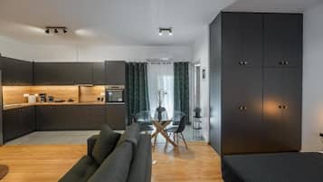 Superior studio, uitzicht op binnenplaats | Woonruimte