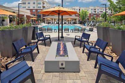 Landing Apartments Near Autumnwood