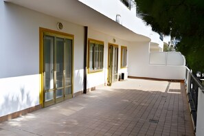 Property grounds - Apartment 'Cattel A02' with Private Terrace (Lido di Jesolo)