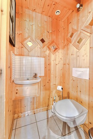 Bathroom - Spacious & centrally located, close to all amenities (Chamonix-Mont-Blanc)