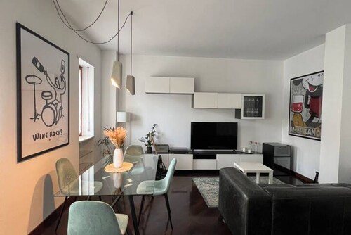 Cozy modern one-bedroom apartment 15 minutes from the heart of Turin