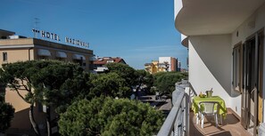 Outdoor dining - Cattel A05 with Private Terrace and Air Conditioning (Lido di Jesolo)