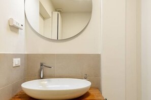 Shower, bidet - Renovated apartment Crocetta area (Torino)